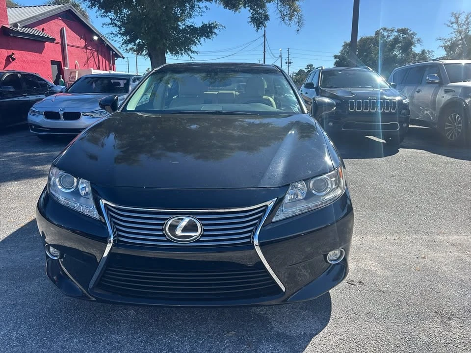 2015 Lexus ES 6th Gen - Image 2 of 10
