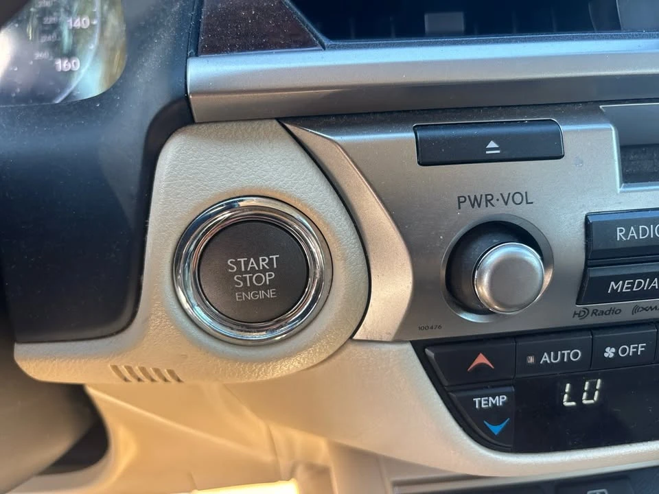 2015 Lexus ES 6th Gen - Image 5 of 10