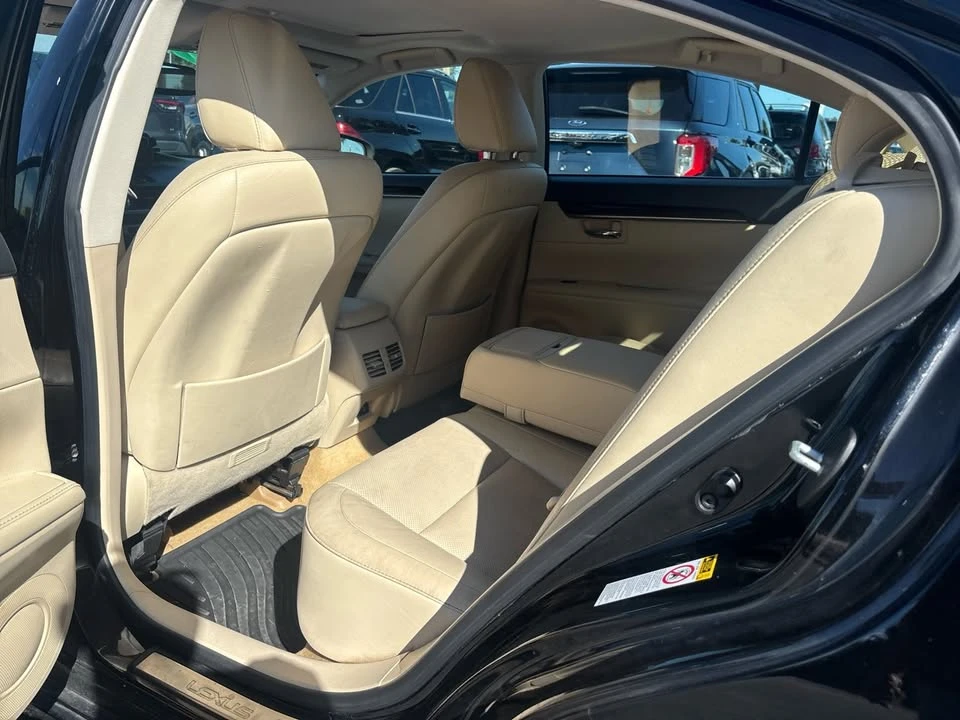 2015 Lexus ES 6th Gen - Image 8 of 10