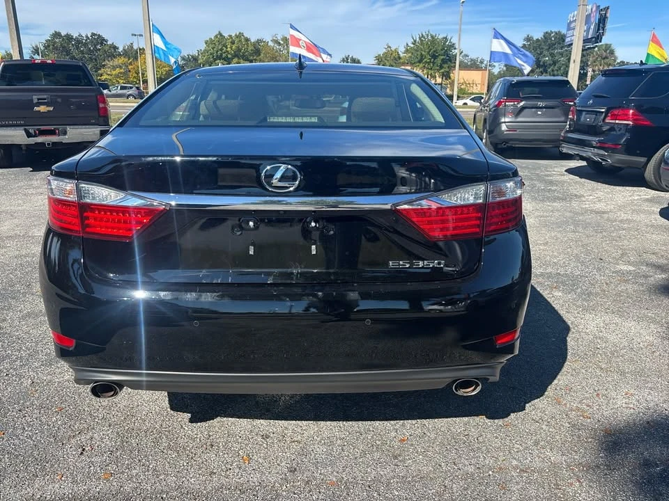 2015 Lexus ES 6th Gen - Image 3 of 10