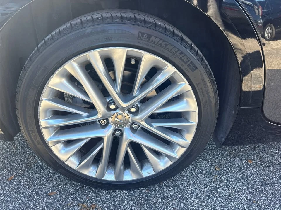 2015 Lexus ES 6th Gen - Image 9 of 10