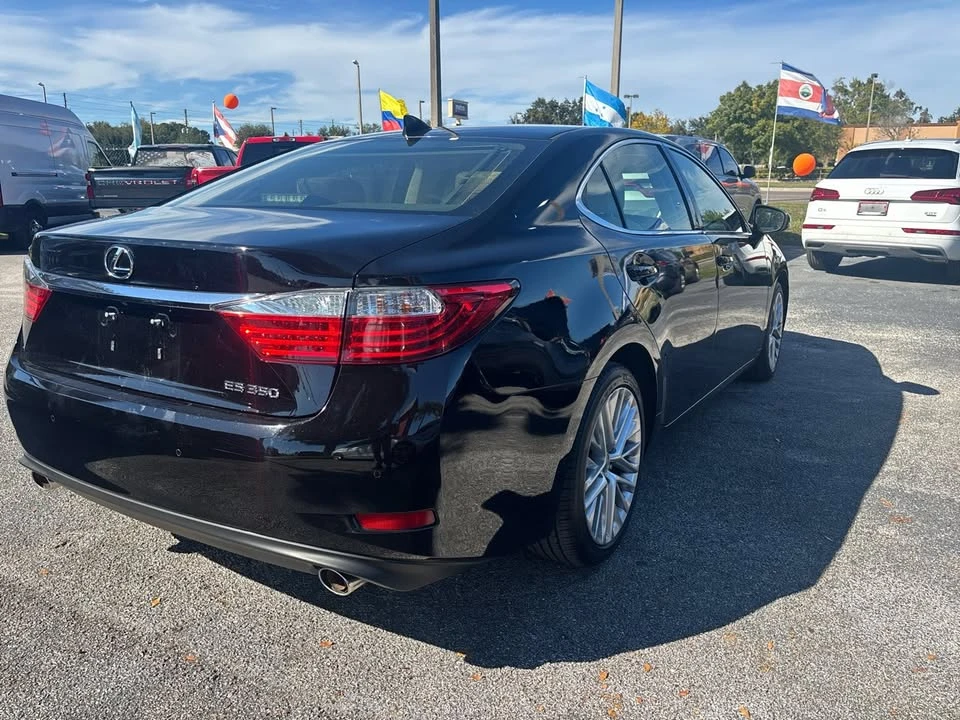 2015 Lexus ES 6th Gen - Image 4 of 10
