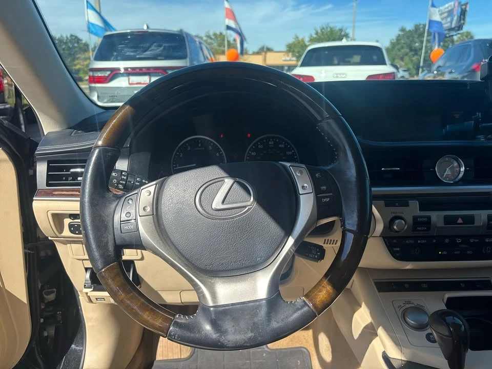 2015 Lexus ES 6th Gen - Image 6 of 10