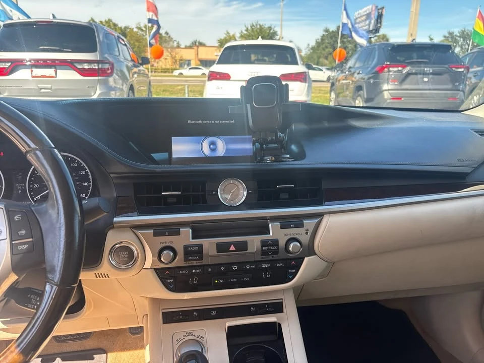 2015 Lexus ES 6th Gen - Image 7 of 10