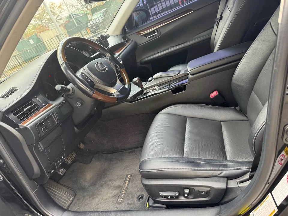 2015 Lexus ES 6th Gen - Image 5 of 15