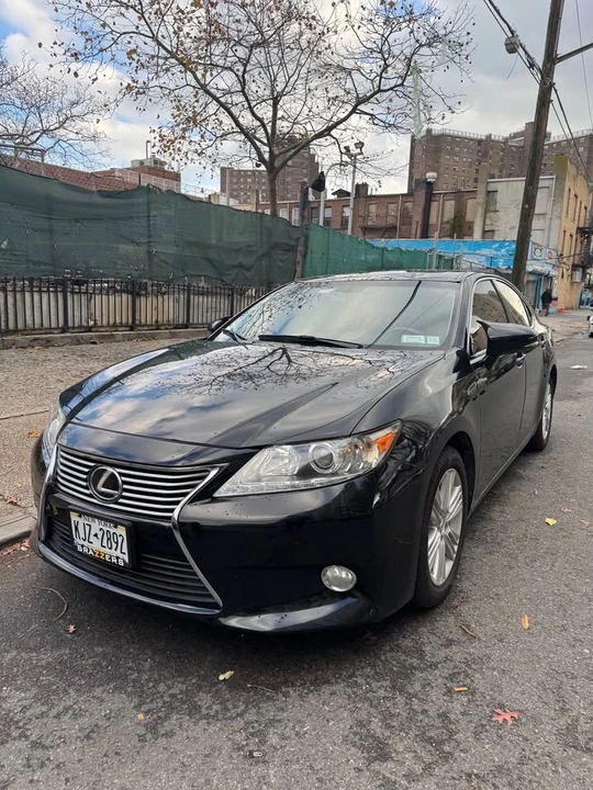 2015 Lexus ES 6th Gen - Image 2 of 15