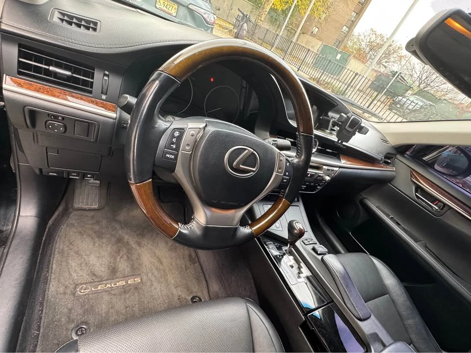 2015 Lexus ES 6th Gen - Image 14 of 15