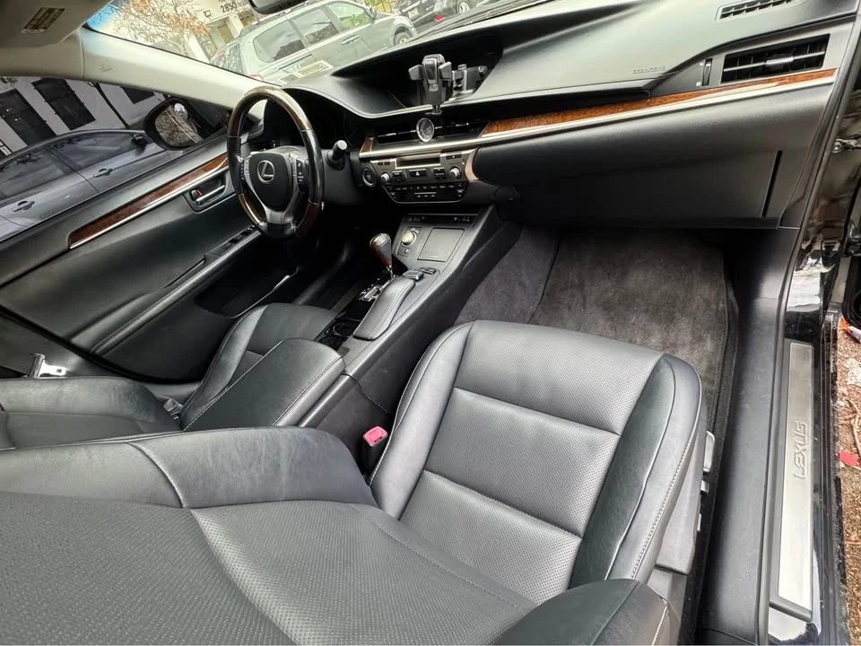 2015 Lexus ES 6th Gen - Image 11 of 15