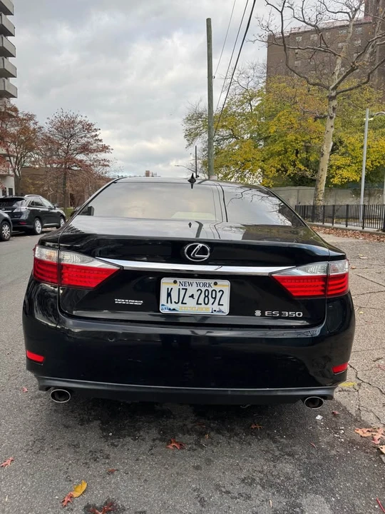 2015 Lexus ES 6th Gen - Image 3 of 15