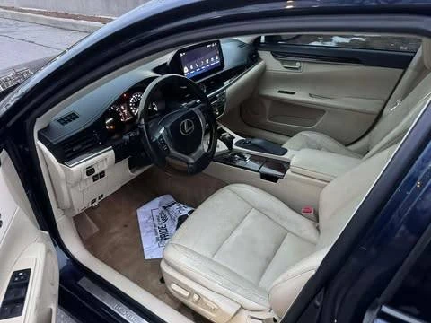 2015 Lexus ES 6th Gen - Image 10 of 12