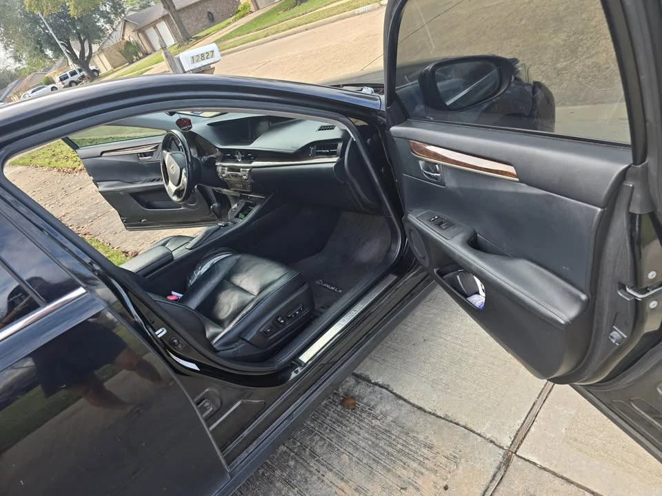 2015 Lexus ES 6th Gen - Image 2 of 8