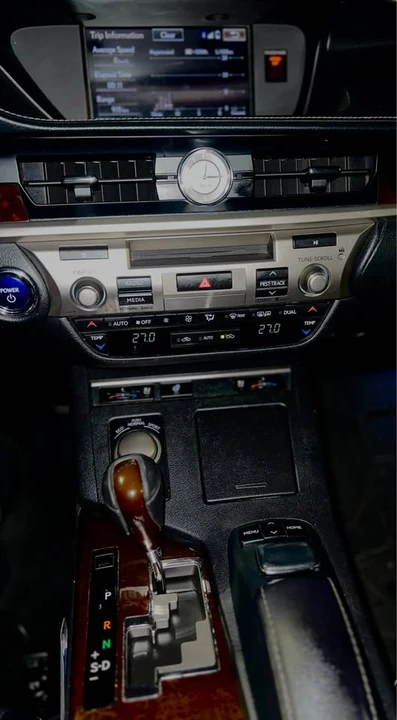 2015 Lexus ES 6th Gen - Image 13 of 20