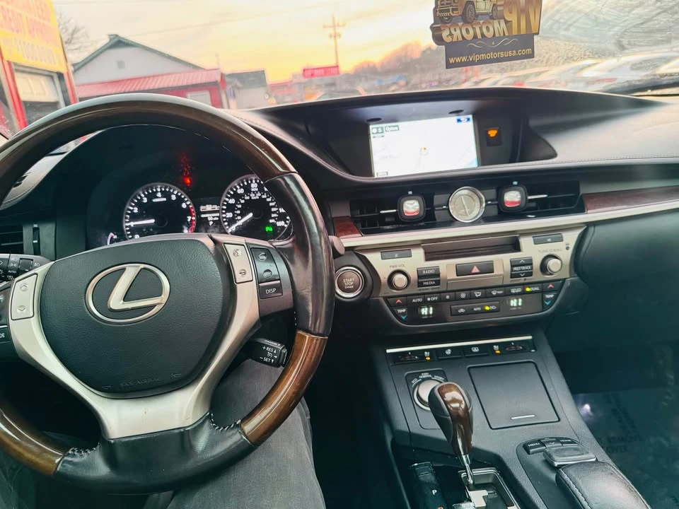 2015 Lexus ES 6th Gen - Image 9 of 15