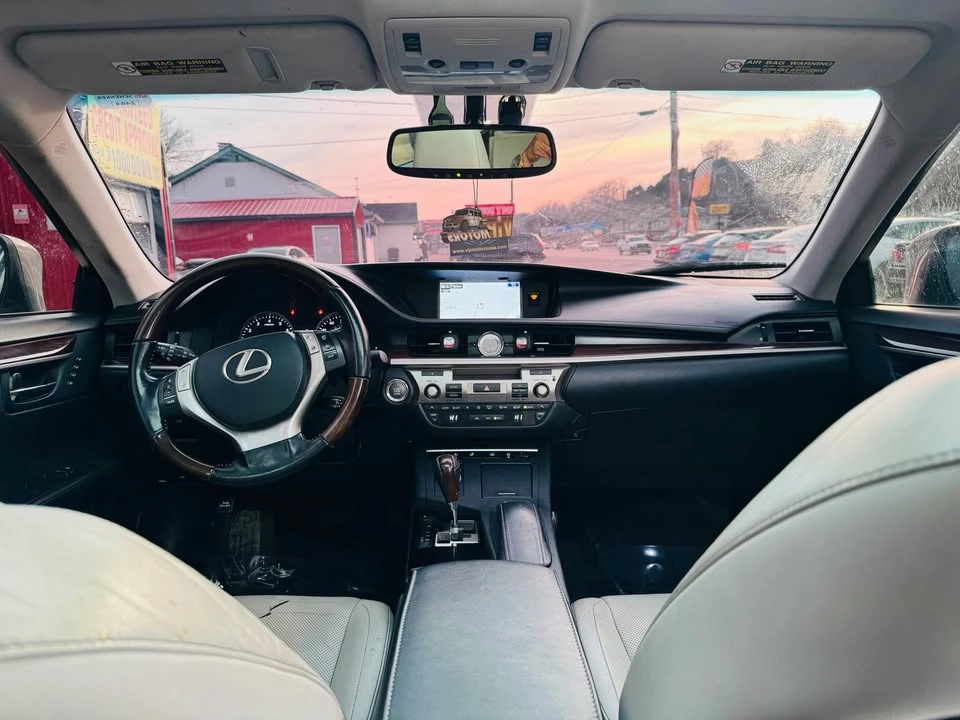 2015 Lexus ES 6th Gen - Image 14 of 15