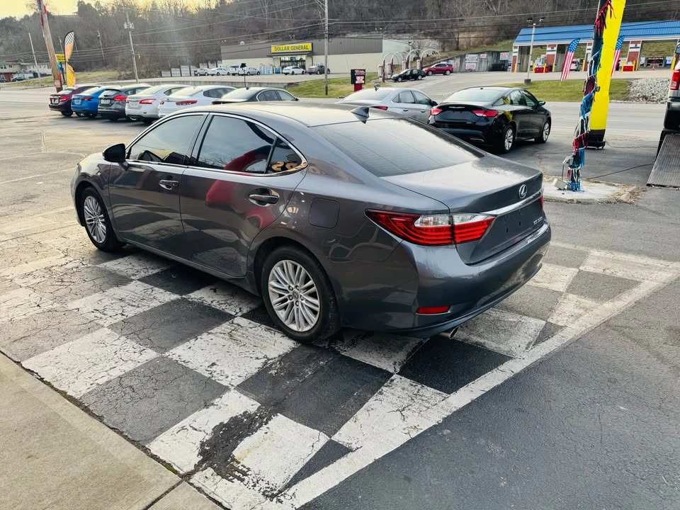 2015 Lexus ES 6th Gen - Image 5 of 15