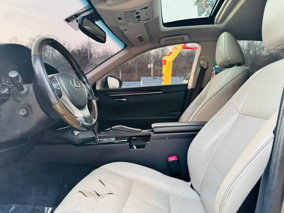 2015 Lexus ES 6th Gen - Image 8 of 15
