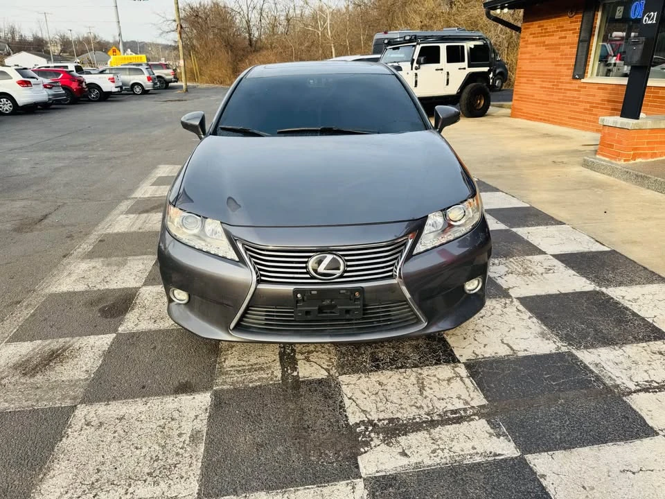 2015 Lexus ES 6th Gen - Image 3 of 15