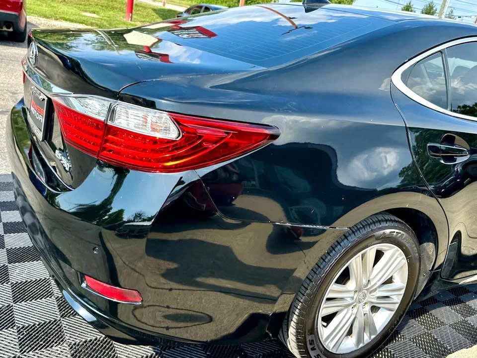 2015 Lexus ES 6th Gen - Image 13 of 18