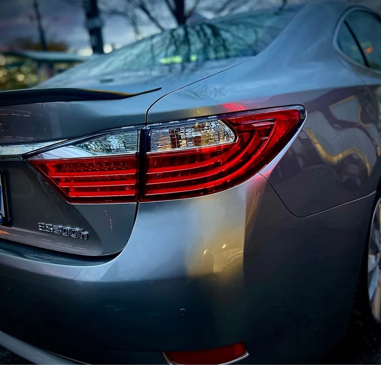 2015 Lexus ES 6th Gen - Image 2 of 20