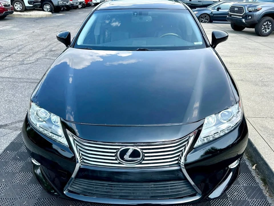 2015 Lexus ES 6th Gen - Image 8 of 18