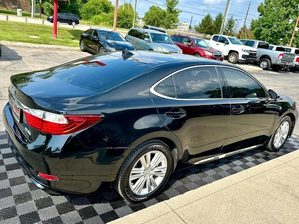 2015 Lexus ES 6th Gen - Image 7 of 18