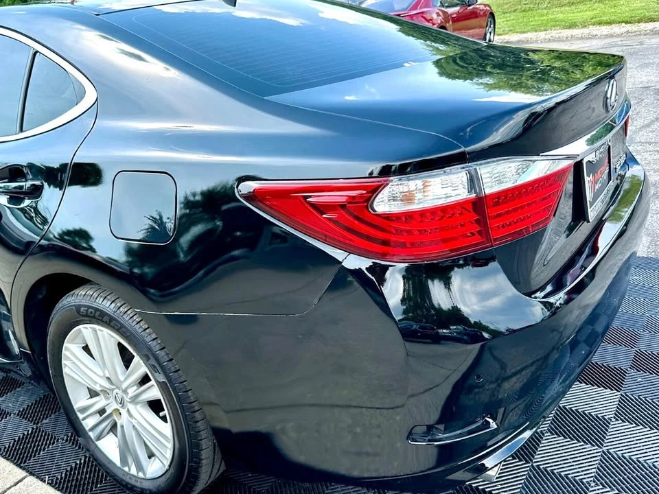 2015 Lexus ES 6th Gen - Image 12 of 18