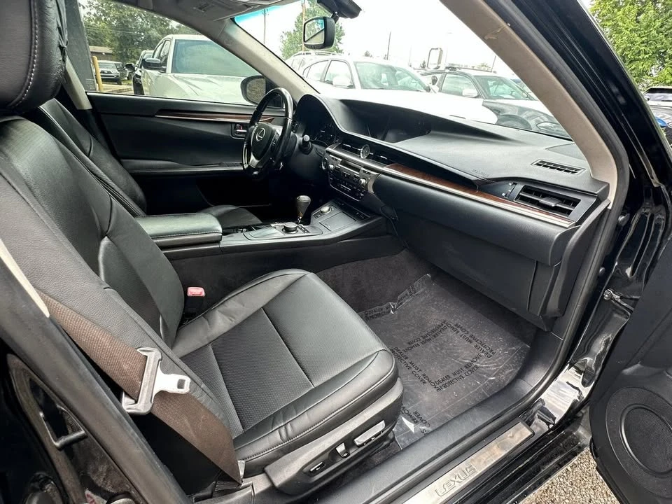 2015 Lexus ES 6th Gen - Image 15 of 18