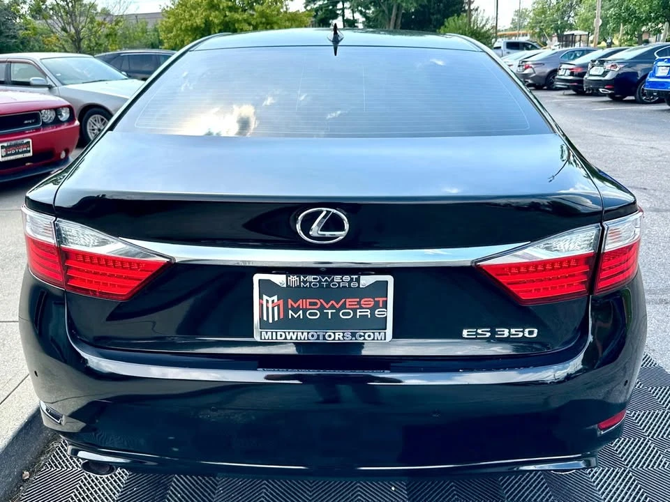 2015 Lexus ES 6th Gen - Image 9 of 18