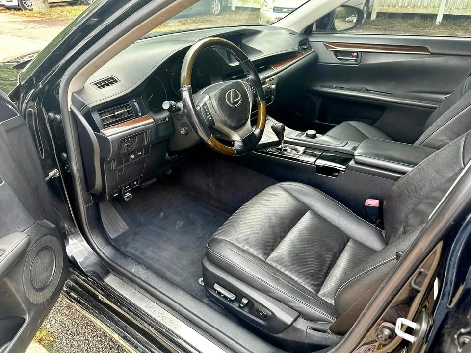 2015 Lexus ES 6th Gen - Image 16 of 18