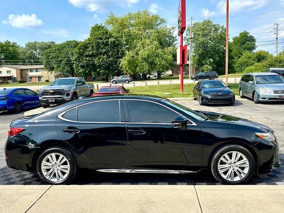 2015 Lexus ES 6th Gen - Image 14 of 18