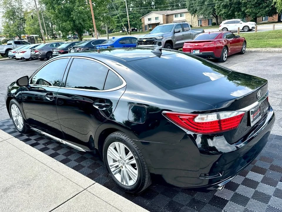 2015 Lexus ES 6th Gen - Image 3 of 18