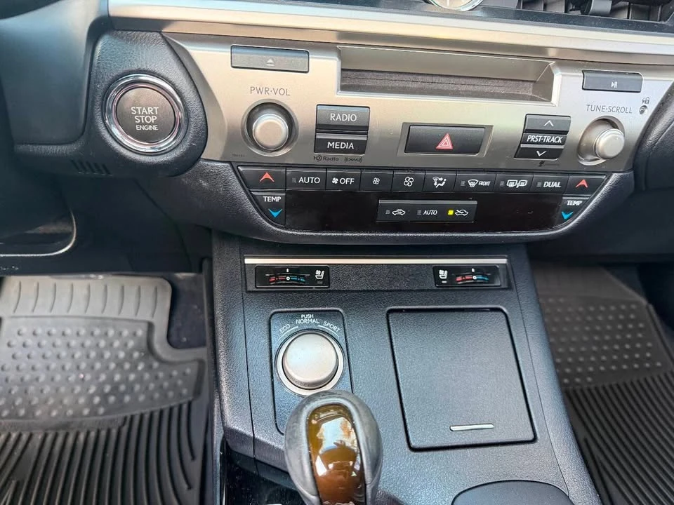2015 Lexus ES 6th Gen - Image 16 of 19