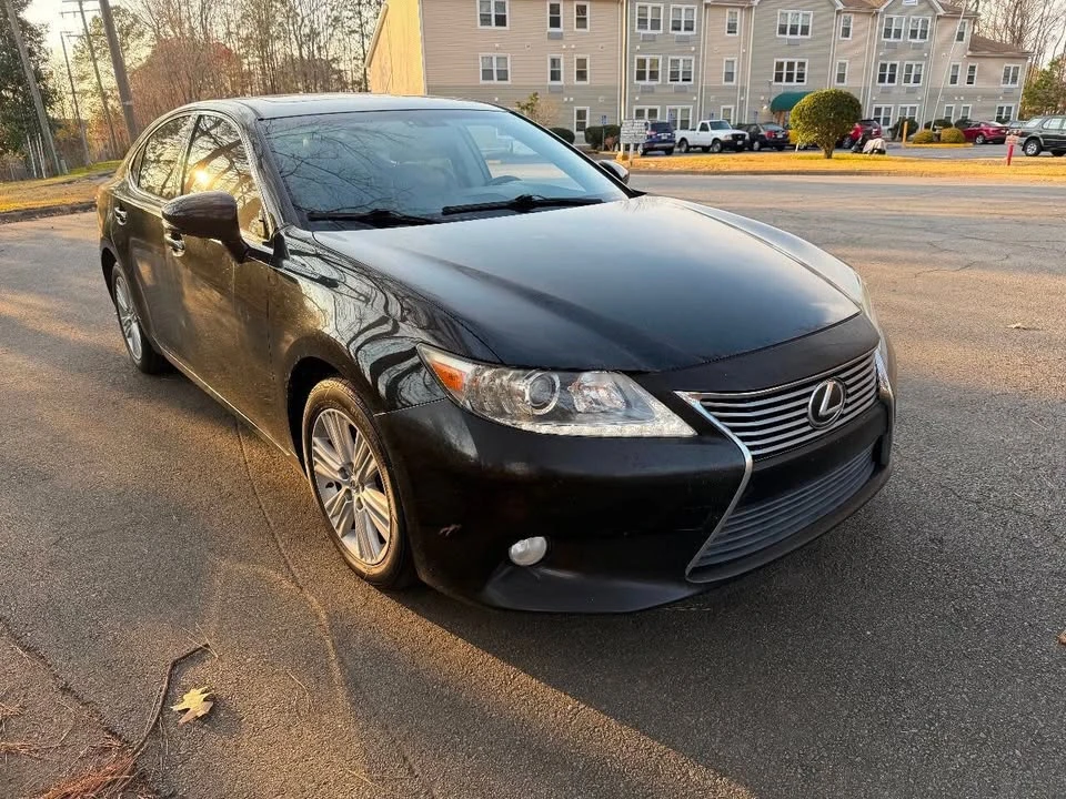 2015 Lexus ES 6th Gen - Image 7 of 19