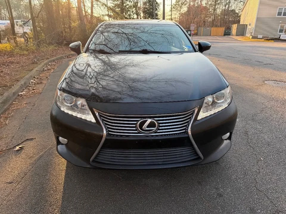 2015 Lexus ES 6th Gen - Image 8 of 19