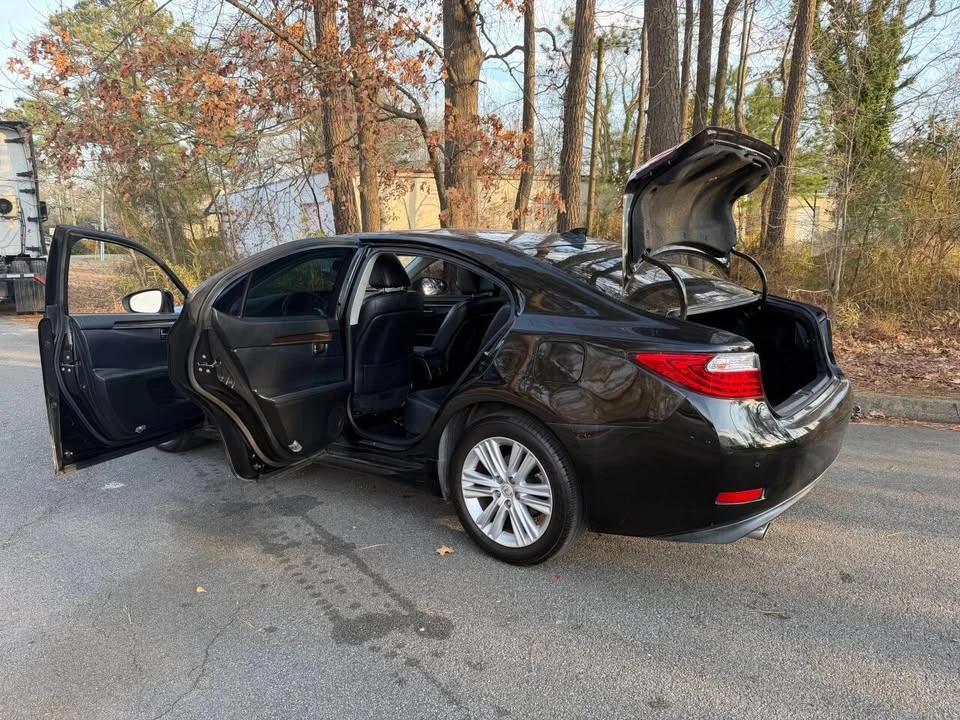 2015 Lexus ES 6th Gen - Image 9 of 19