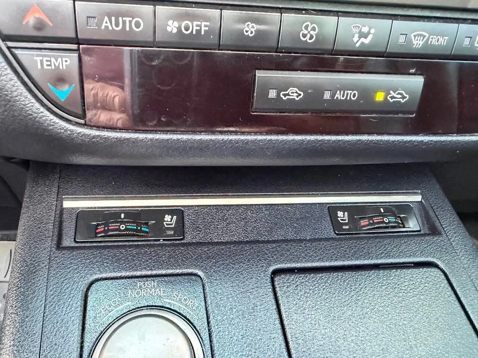 2015 Lexus ES 6th Gen - Image 19 of 19