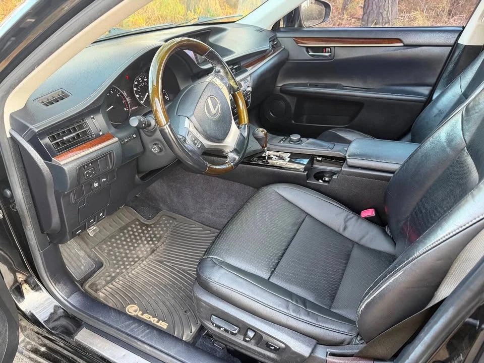 2015 Lexus ES 6th Gen - Image 14 of 19