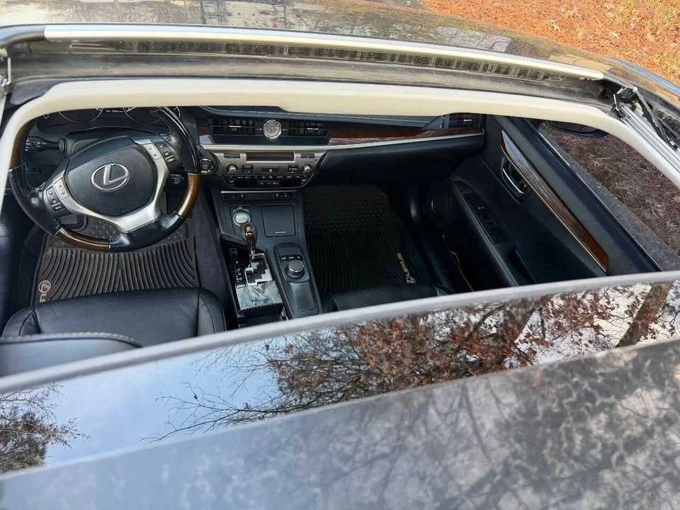 2015 Lexus ES 6th Gen - Image 12 of 19