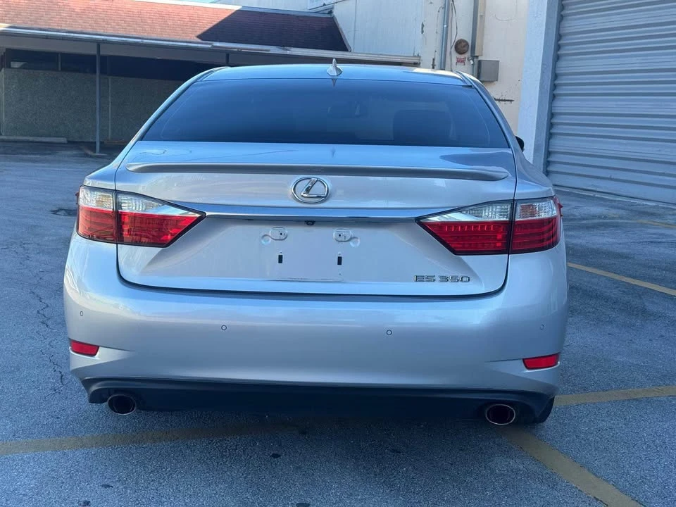 2015 Lexus ES 6th Gen - Image 6 of 7