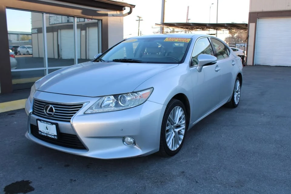 2015 Lexus ES 6th Gen - Image 2 of 20