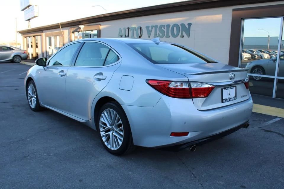 2015 Lexus ES 6th Gen - Image 7 of 20