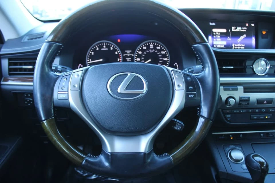 2015 Lexus ES 6th Gen - Image 10 of 20