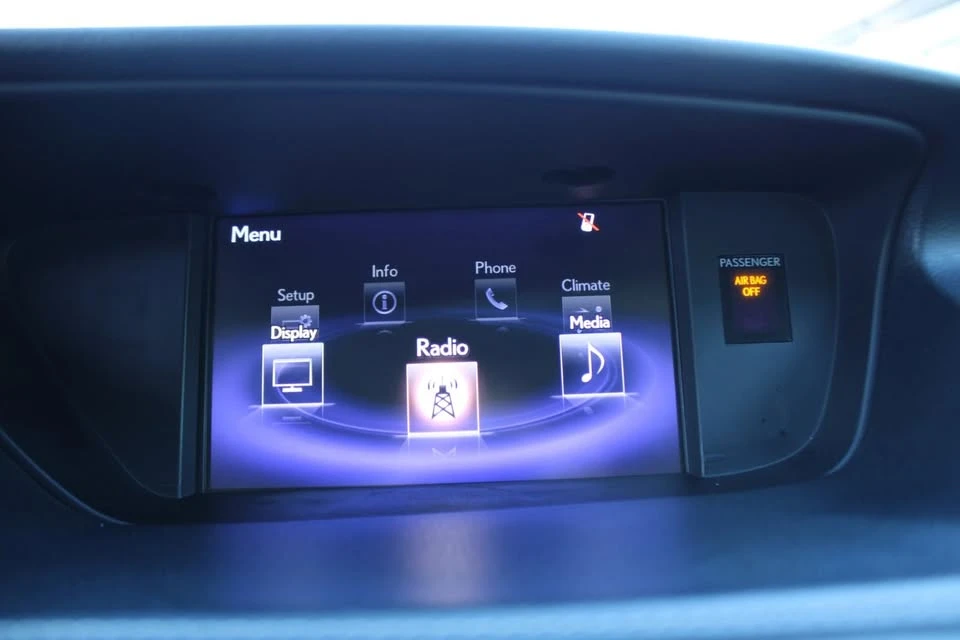 2015 Lexus ES 6th Gen - Image 16 of 20