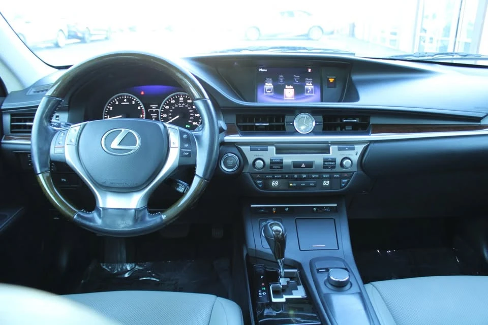 2015 Lexus ES 6th Gen - Image 13 of 20