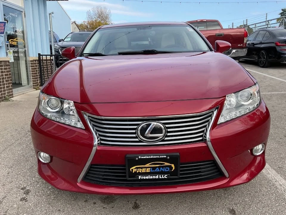 2015 Lexus ES 6th Gen - Image 2 of 20