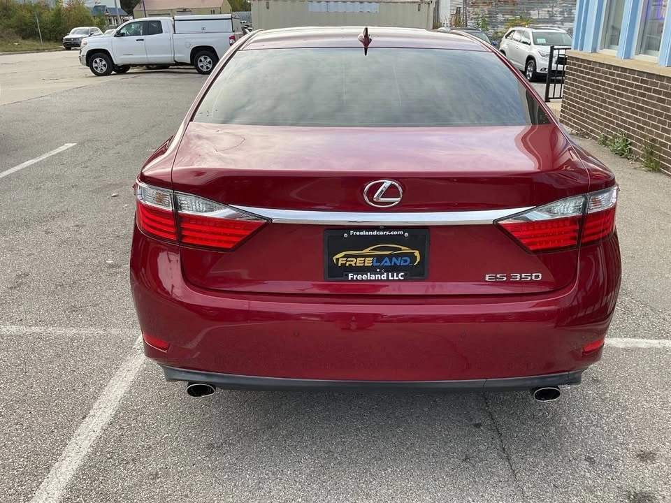 2015 Lexus ES 6th Gen - Image 8 of 20
