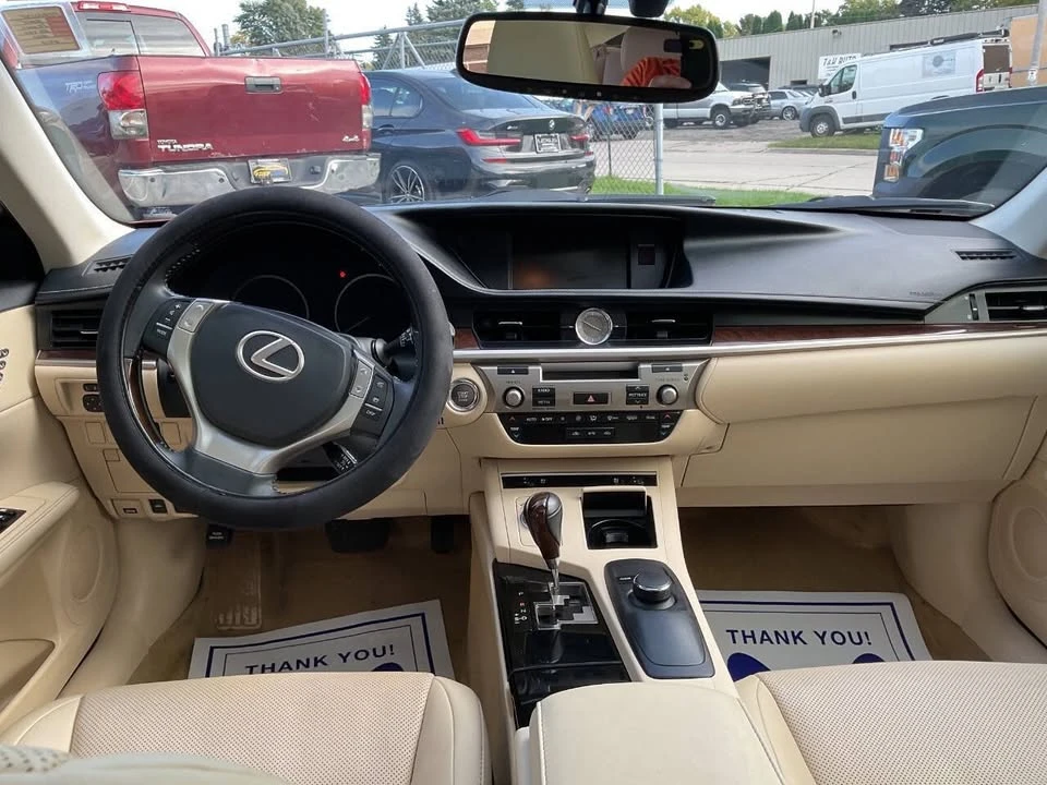 2015 Lexus ES 6th Gen - Image 15 of 20