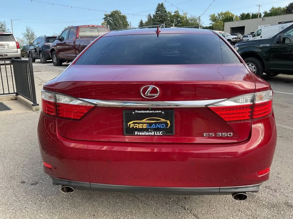 2015 Lexus ES 6th Gen - Image 10 of 20