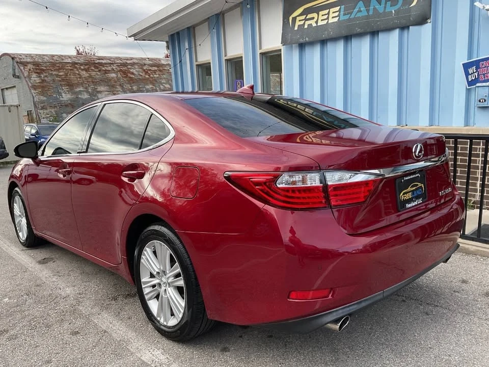 2015 Lexus ES 6th Gen - Image 3 of 20