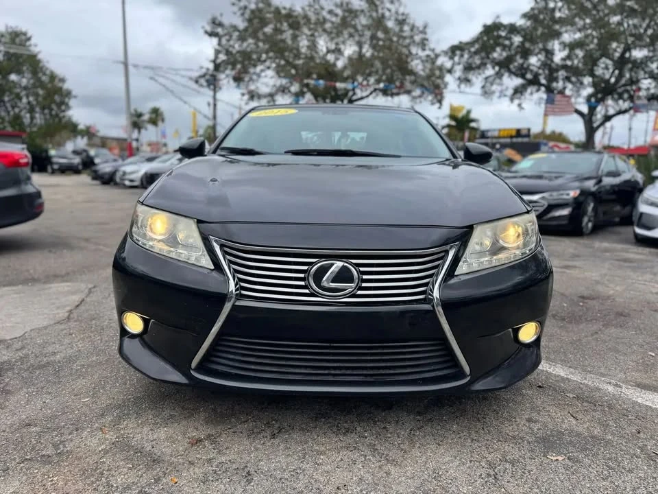 2015 Lexus ES 6th Gen - Image 2 of 9
